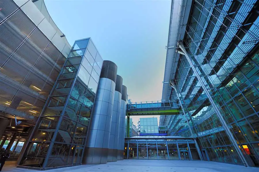 Heathrow Airport - Terminal 5 Editorial Image - Image of cartier,  architecture: 73813820