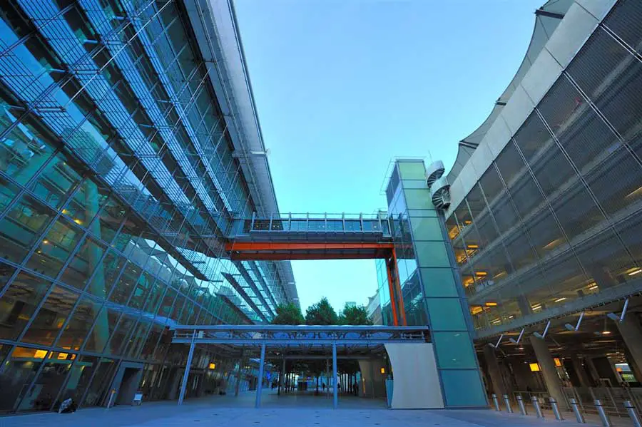 Heathrow Airport - Terminal 5 Editorial Image - Image of cartier,  architecture: 73813820