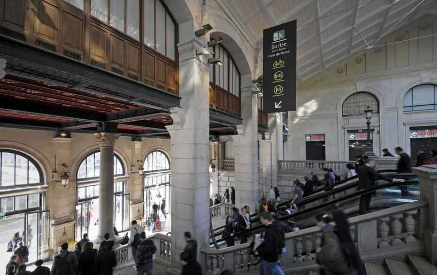 Железная дорога париж вена. Вокзал сен Лазар. Парижский вокзал сен-Лазар. Вокзал сен Лазар внутри. Сан Лазар вокзал в Париже.