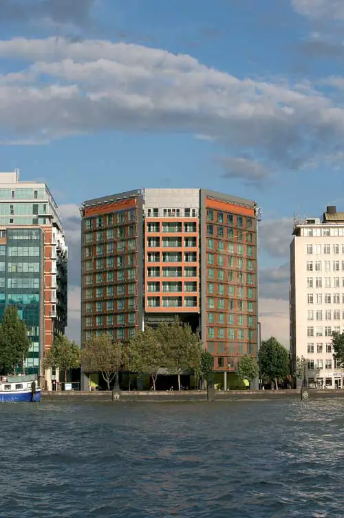 Riverbank Park Plaza London hotel