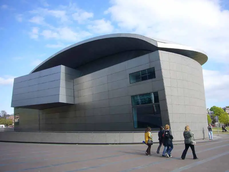 Van Gogh Museum Building: Kisho Kurokawa