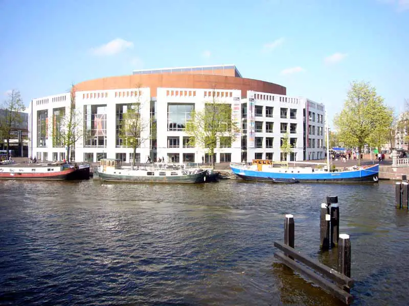 Waterlooplein Amsterdam, Stopera Building