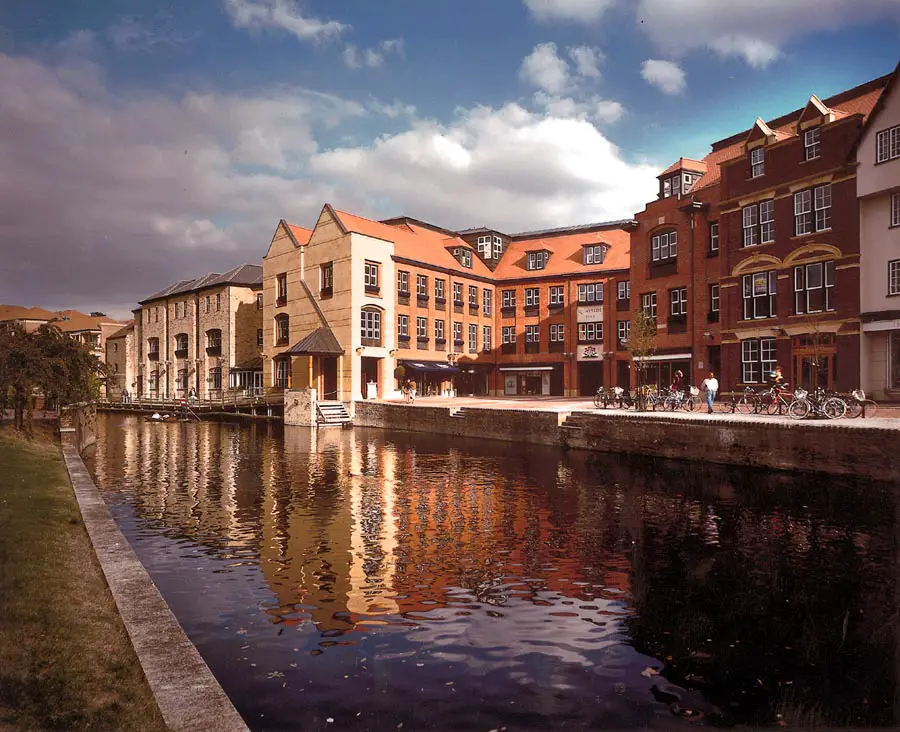 Quayside Cambridge: Magdalene College Building