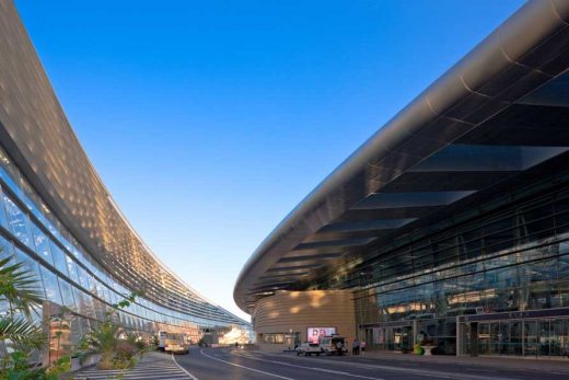 Beijing South Railway Station building by Farrells