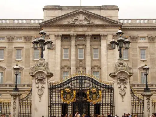 Buckingham Palace London facade gates portico