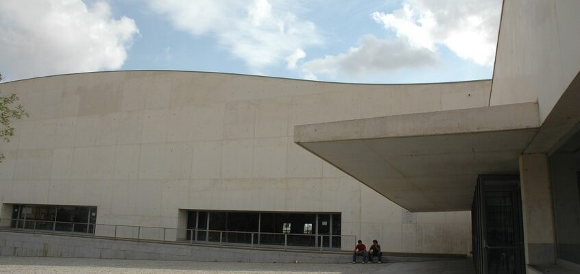 Llobregat Sports Centre Cornella: Alvaro Siza