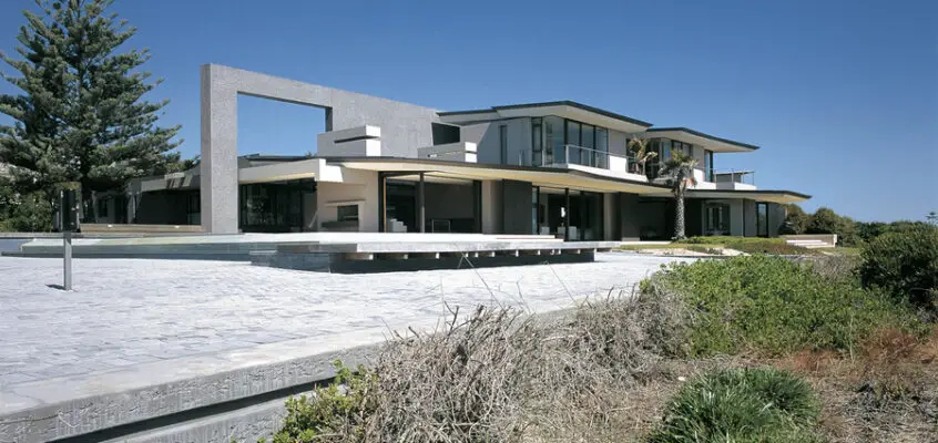 African Houses: New Properties in Africa