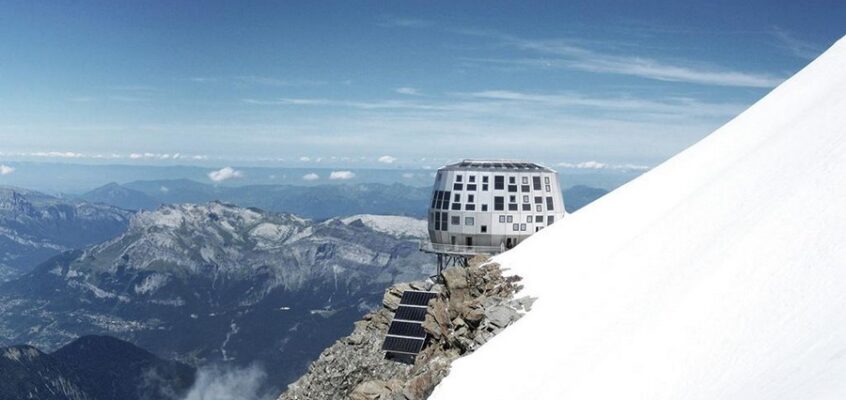 Refuge du Goûter France: French Alps Building