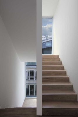 Townhouse O-10 Berlin building interior stairs