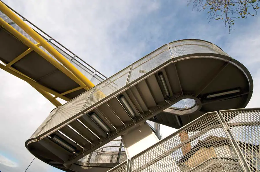 A40 Footbridge Perryn Road by Grimshaw