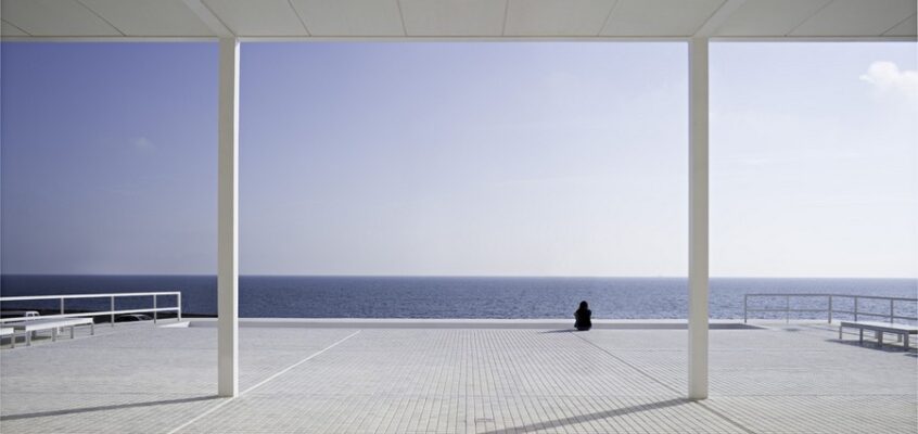 Between Cathedrals: Cadiz Building Design