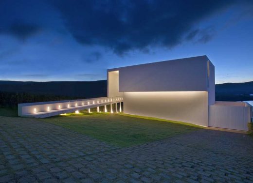 Alphaville Residence Brazil by Gustavo Penna Architects