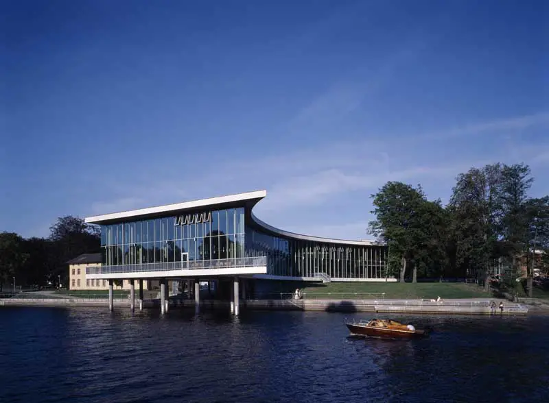 Halmstad Library, Sweden: schmidt hammer lassen