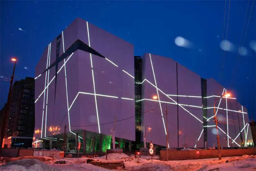 Vershina trade & entertainment centre in Surgut Khanti-Mansiysk building