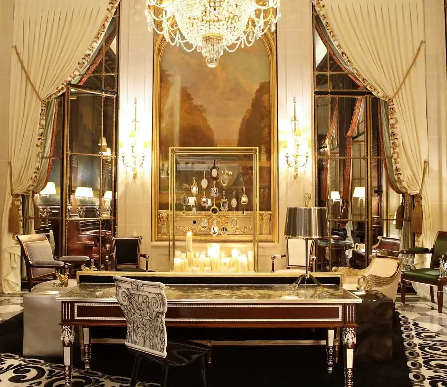 Le Meurice Hotel Paris building interior