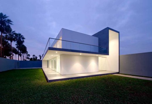 House in La Encantada by Artadi Arquitecto Lima