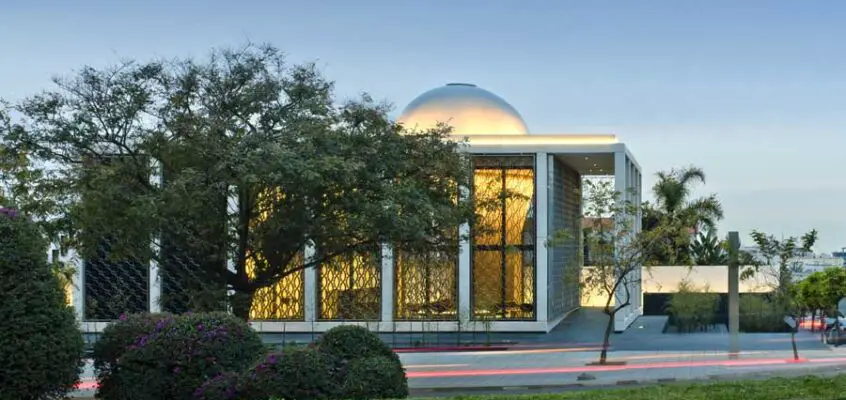 Bank Building Design: Professor Gary J. Coates