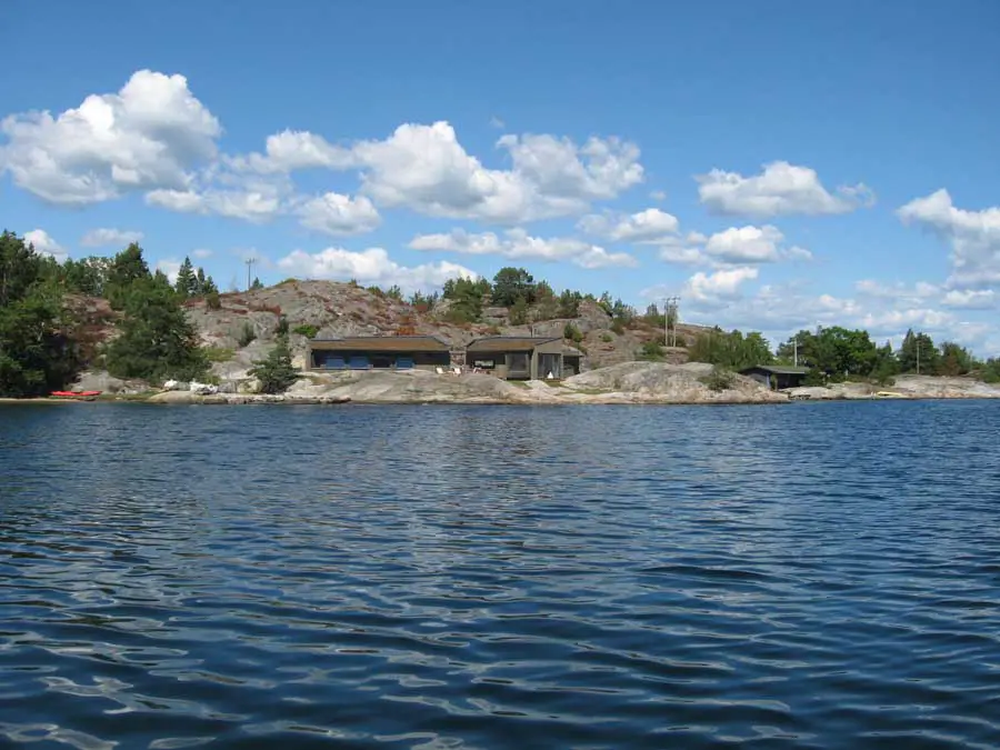 Cottage Buholmen, Norwegian waterfront house