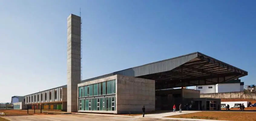 CEU Pimentas, São Paulo: biselli+katchborian