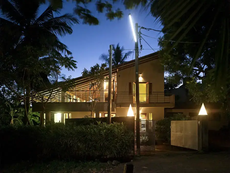 House in Baddagana by Chinthaka Wickramage Associates