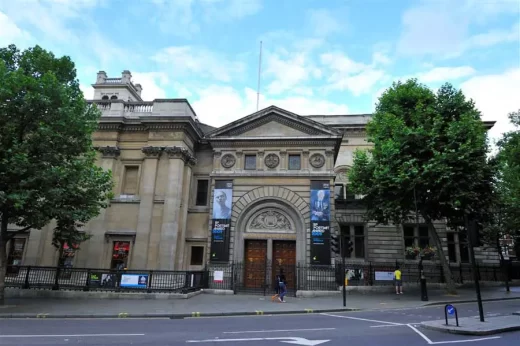 National Portrait Gallery London building