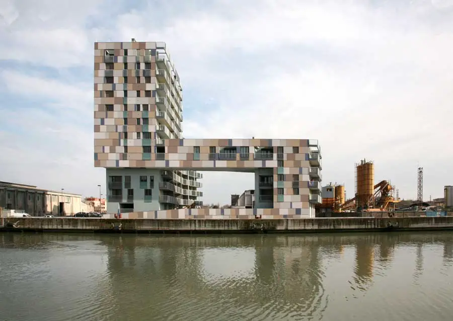 Ravenna Harbour Apartment Building, Zucchi & Partners