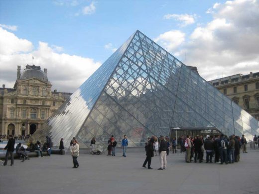 Louvre Pyramid Paris building
