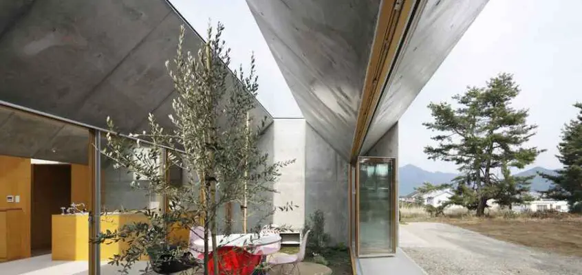 House in Yamanashi, New Tokyo Residence