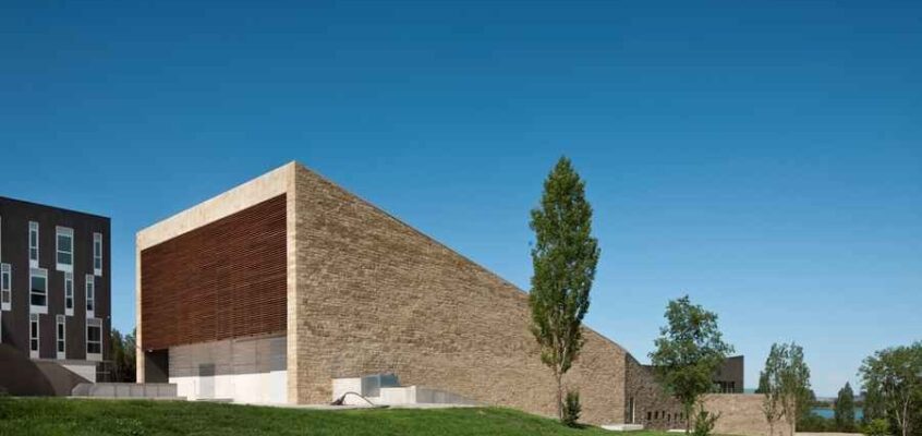 La Grajera en Logrono: La bodega institucional