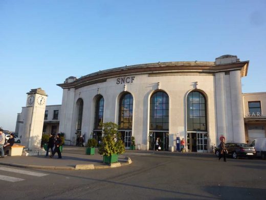 Gare Versailles-Chantier SNCF Railway Station France