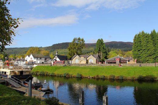 Scottish Housebuilding, homes in Scotland on river