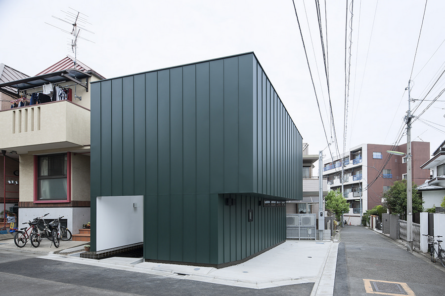 House in Mishuku II Japan by Nobuo Araki / The Archetype, Tokyo