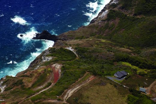 Maui Roof House, Hawaii  clifftop property