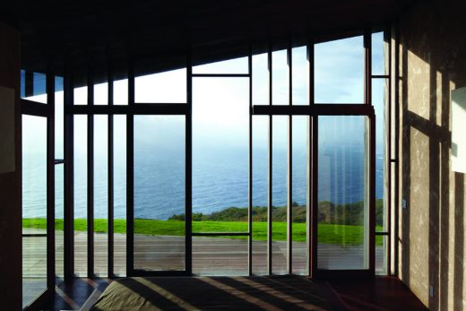 Maui Roof House, Hawaii  clifftop property