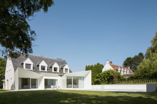 Contemporary Wemmel house design by dmvA