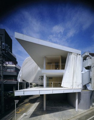 Curtain Wall House by Shigeru Ban Architect