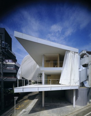 Curtain Wall House by Shigeru Ban Architect