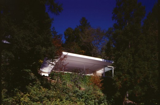 Wall-Less House by Shigeru Ban Architect