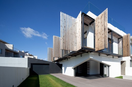 Modern Portuguese home design by e|348 arquitectura