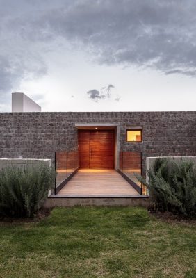 Ecuadorian Residential Development design by Diez + Muller Arquitectos