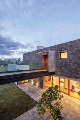 Ecuador residence design by Diez + Muller Arquitectos