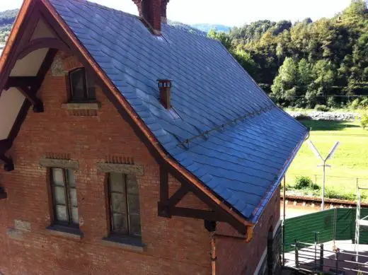 Turin-Ceres Railway line building roof restoration