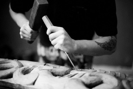 Carving the whata-a-rangi for the New Zealand Pavilion