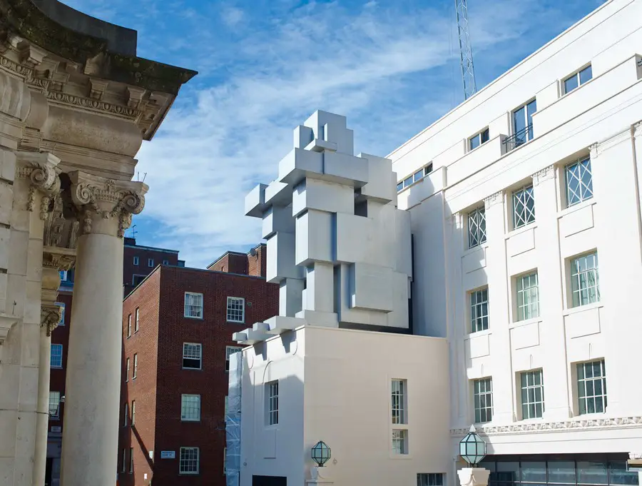 Beaumont Hotel Sculpture