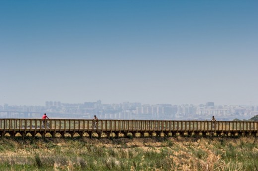 Tagus Linear Park - Landscape design by Topiaris, architecture by Architect Filipa Figueira and Architect Tiago Vieirao: