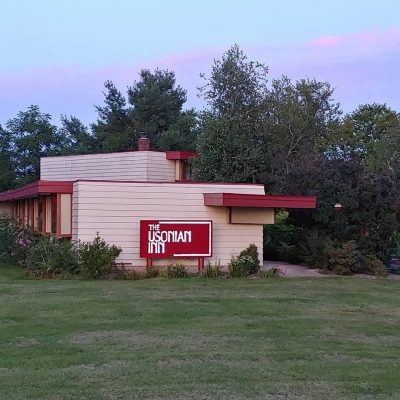 Usonian Inn Wisconsin motel building