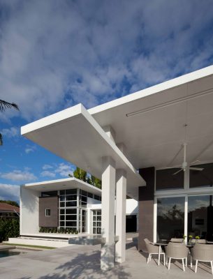 Florida Residence with Pool design by KZ Architecture