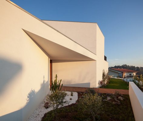 Contemporary Portuguese residence in Santa Maria da Feira