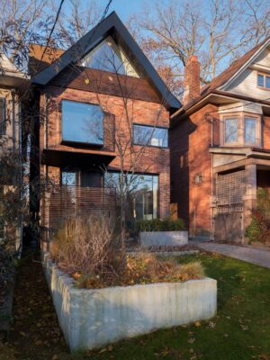 142 Kenilworth House in Toronto