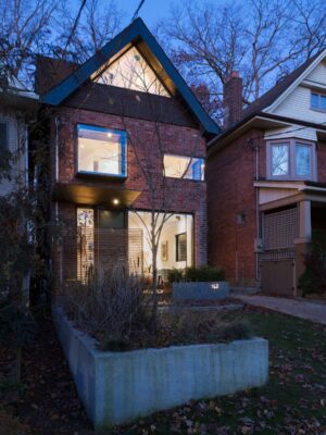 142 Kenilworth House in Toronto